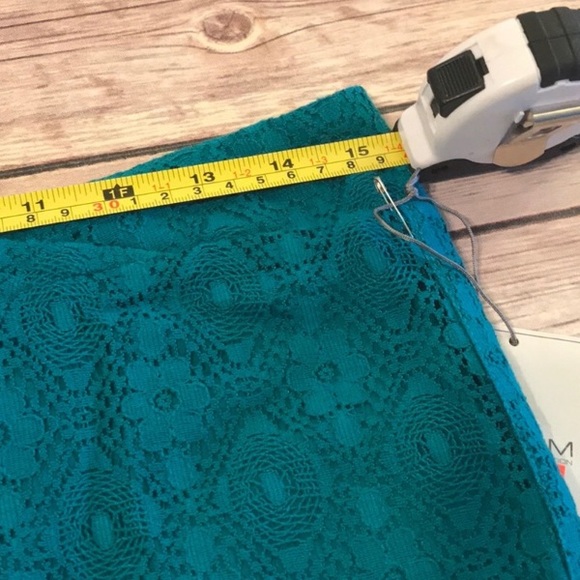 { Volcom } NWT teal laced skirt! - Picture 5 of 6